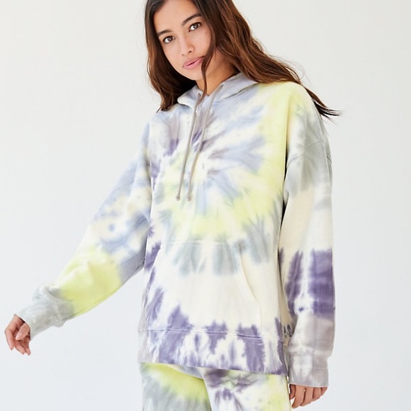 Aritzia Tops - Aritzia TNA Boyfriend Tie Dye Hoodie